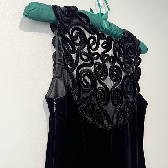 VintageBlack Velvet Dress w/ Matching Shrug by Joseph Ribkoff, Size 6P - Picture 5 of 13